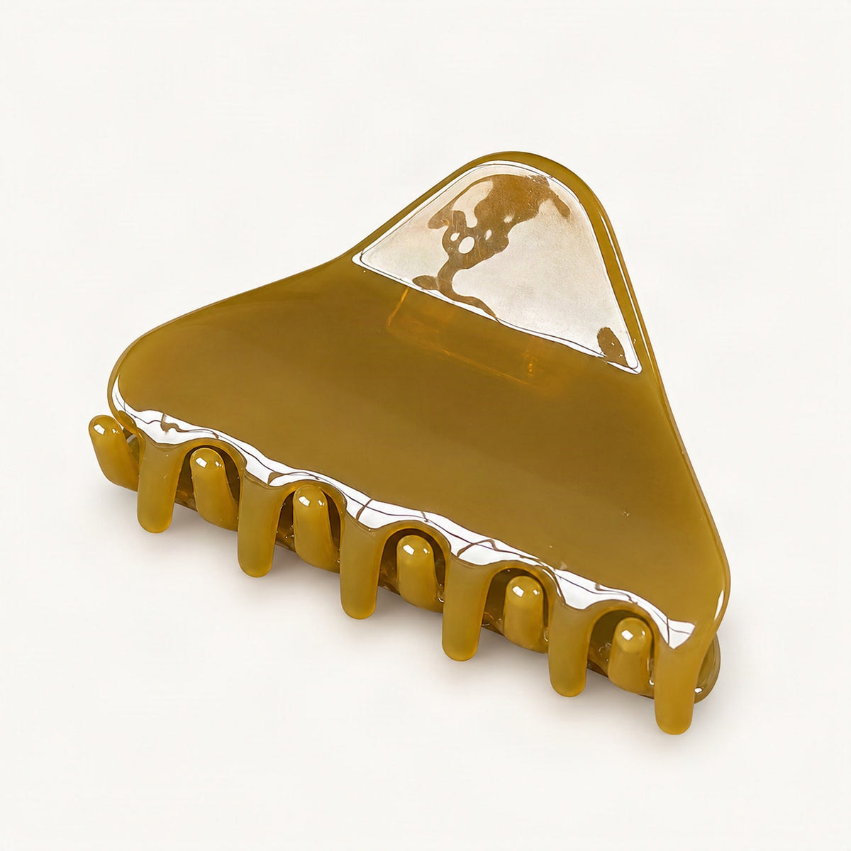 Mustard color acetate claw clip with a compact triangular shape [FITINY Hair]