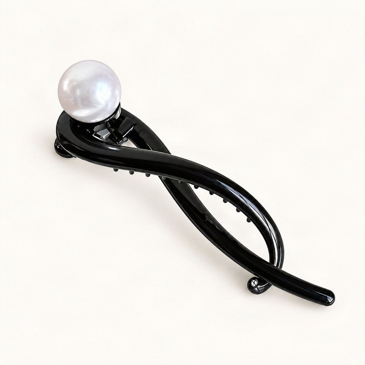 White resin claw hair clip with bead accents [FITINY Hair]