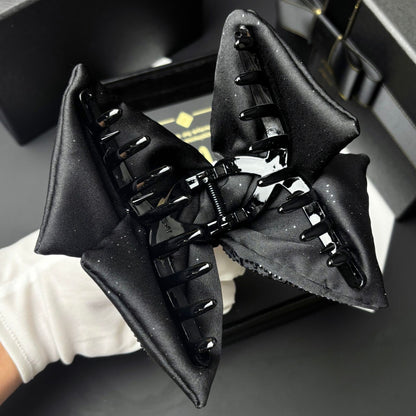 Back view showing the teeth and spring of the black claw clip